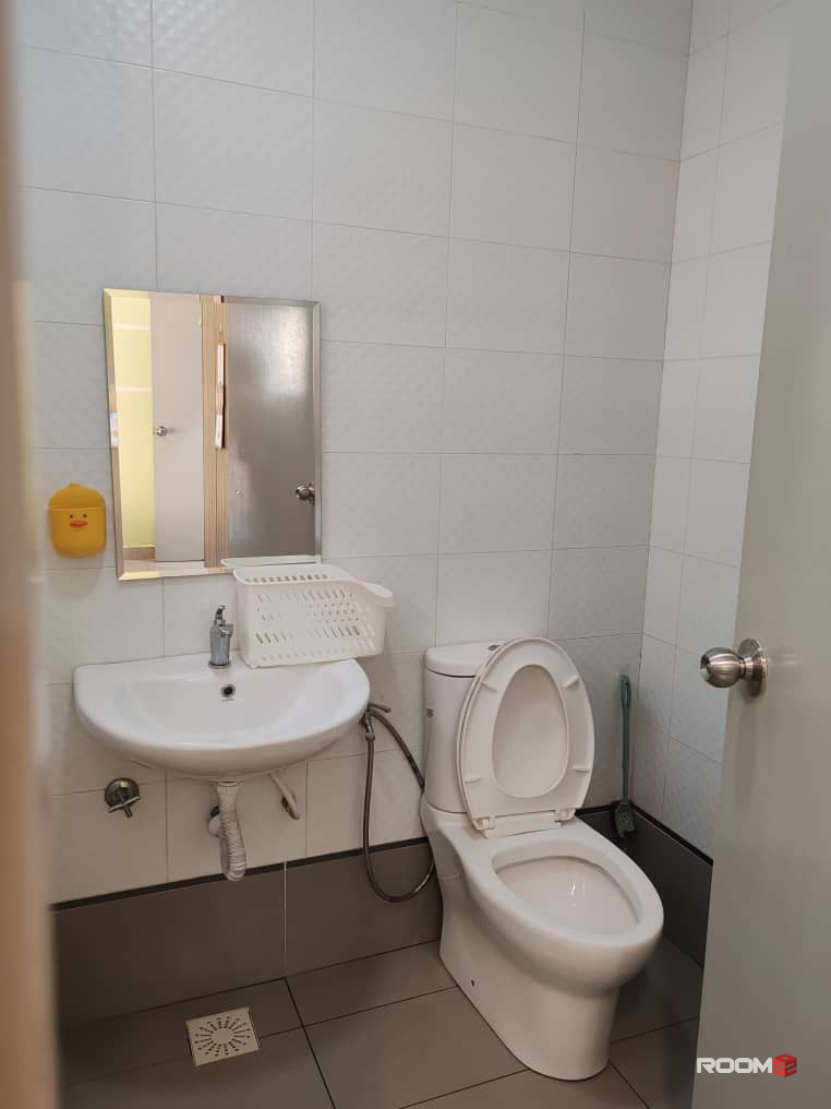 Room for rent at Season Luxury Apartment at Larkin