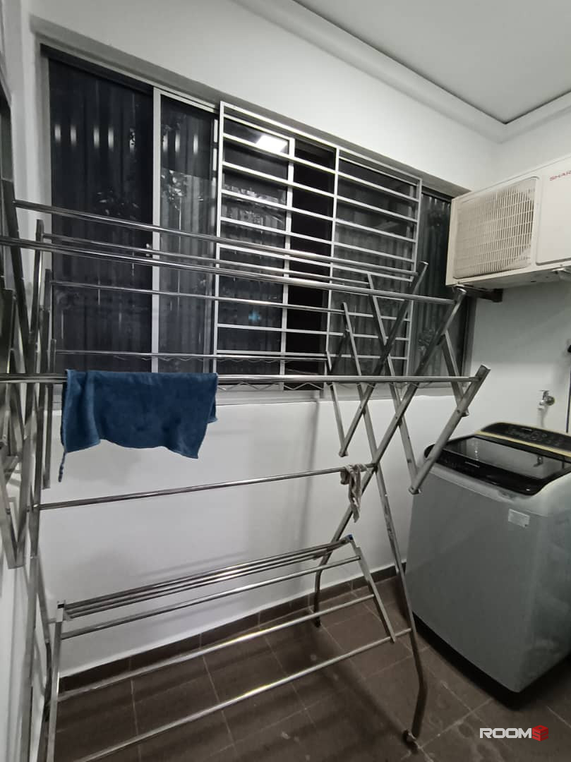 Male Room for rent at Larkin Heights @ Larkin Idaman