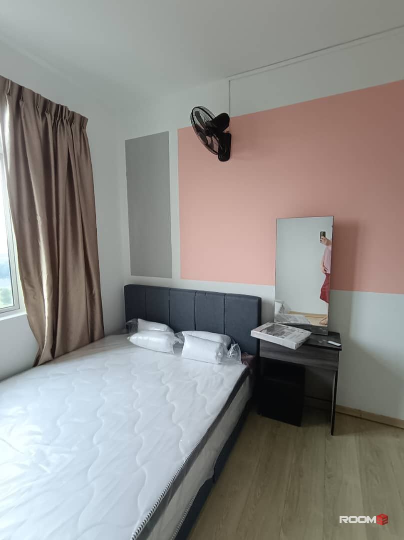 Male Room for rent at Larkin Heights @ Larkin Idaman