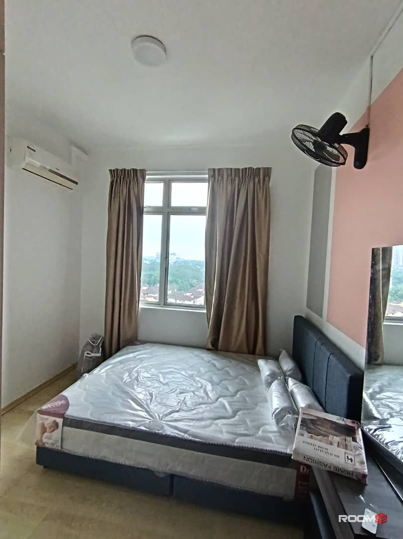 Male Room for rent at Larkin Heights @ Larkin Idaman