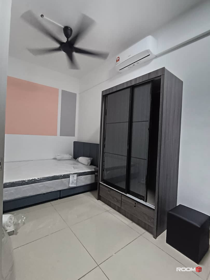 Male Room for rent at Larkin Heights @ Larkin Idaman