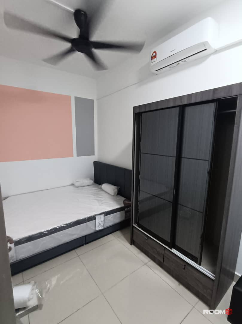 Male Room for rent at Larkin Heights @ Larkin Idaman