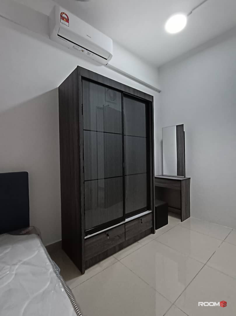 Male Room for rent at Larkin Heights @ Larkin Idaman
