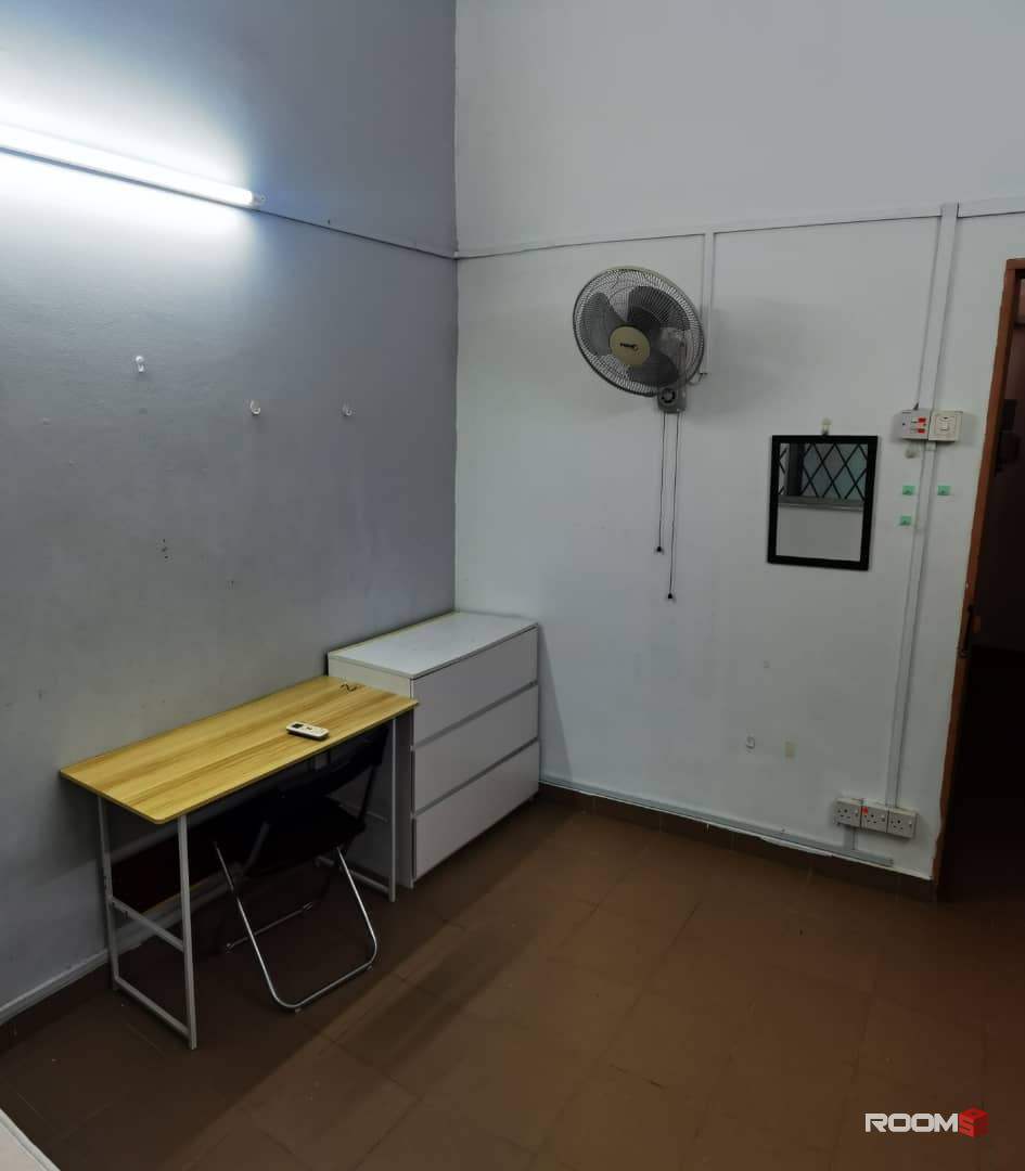 *Middle Room @ SS 2 (Landed House Room) SS 2/22, Petaling Jaya, Selangor