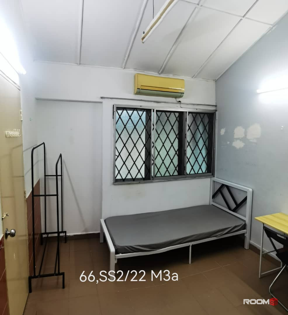 *Middle Room @ SS 2 (Landed House Room) SS 2/22, Petaling Jaya, Selangor