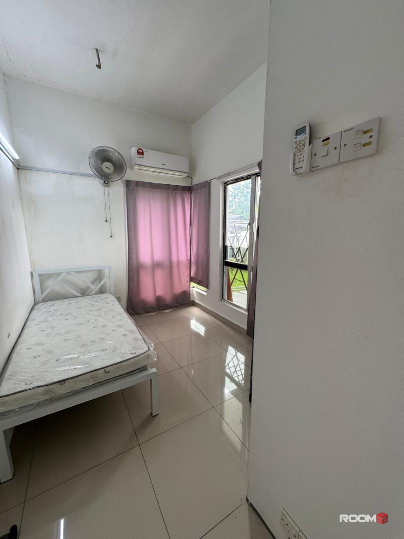 LOW LOW LOW DEPO | Single Room with window