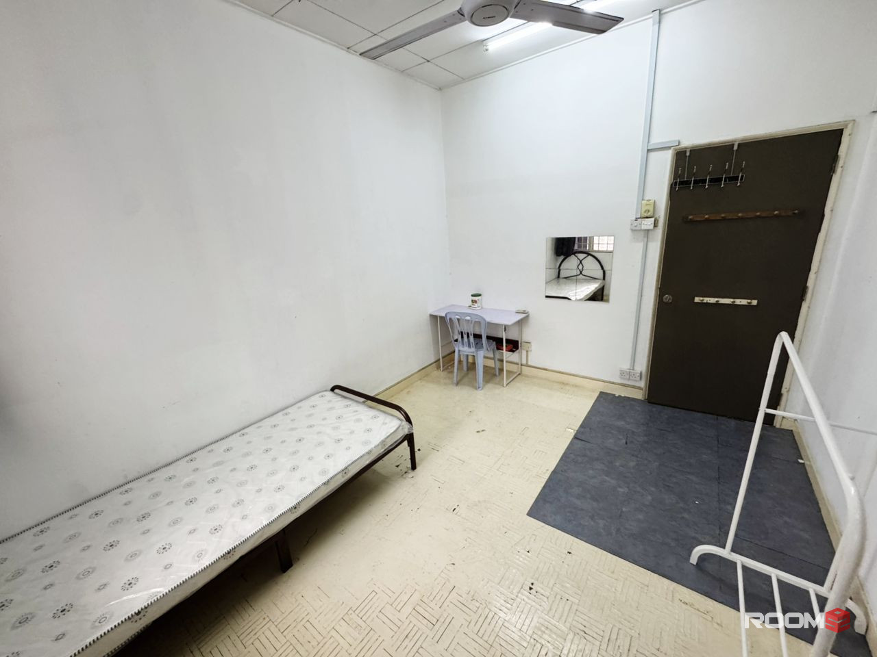 Near One Utama mall 🛌 Room for Rent with ❄️ Air-Cond @ Bandar Utama