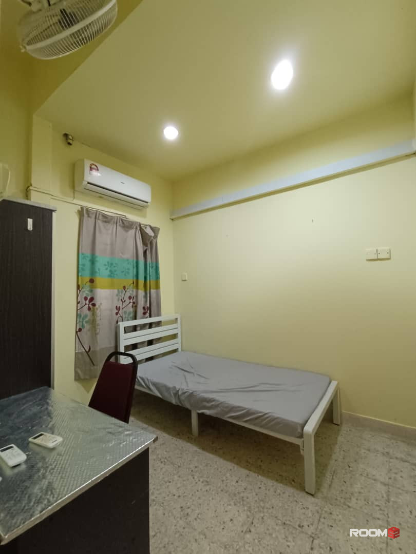 [Taman Connaught] Landed House Mix Tenant Single Room Rent nearby UCSI