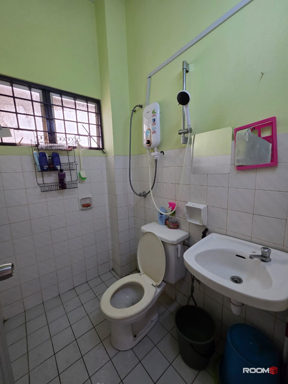 SRI PETALING , ROOM TO RENT