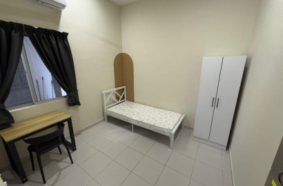 👸FEMALE ONLY👸SETIA ALAM KLANG FEMLAE MIDDLE ROOM FOR RENT✨✨NEARBY SETIA CITY MALL , NIH , KOSSAN , NKVE🚩