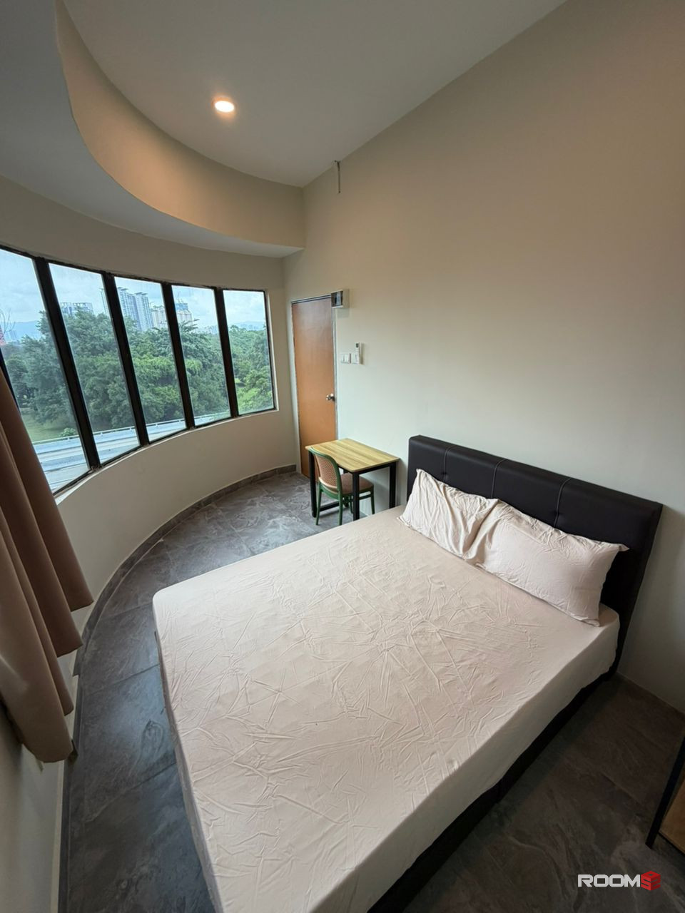 🚩 HOTEL SENIMAN@JLN IPOH MASTER ROOM FOR RENT🏡4Min Walking Distance to Sentul Barat MRT🚊🚊🚊