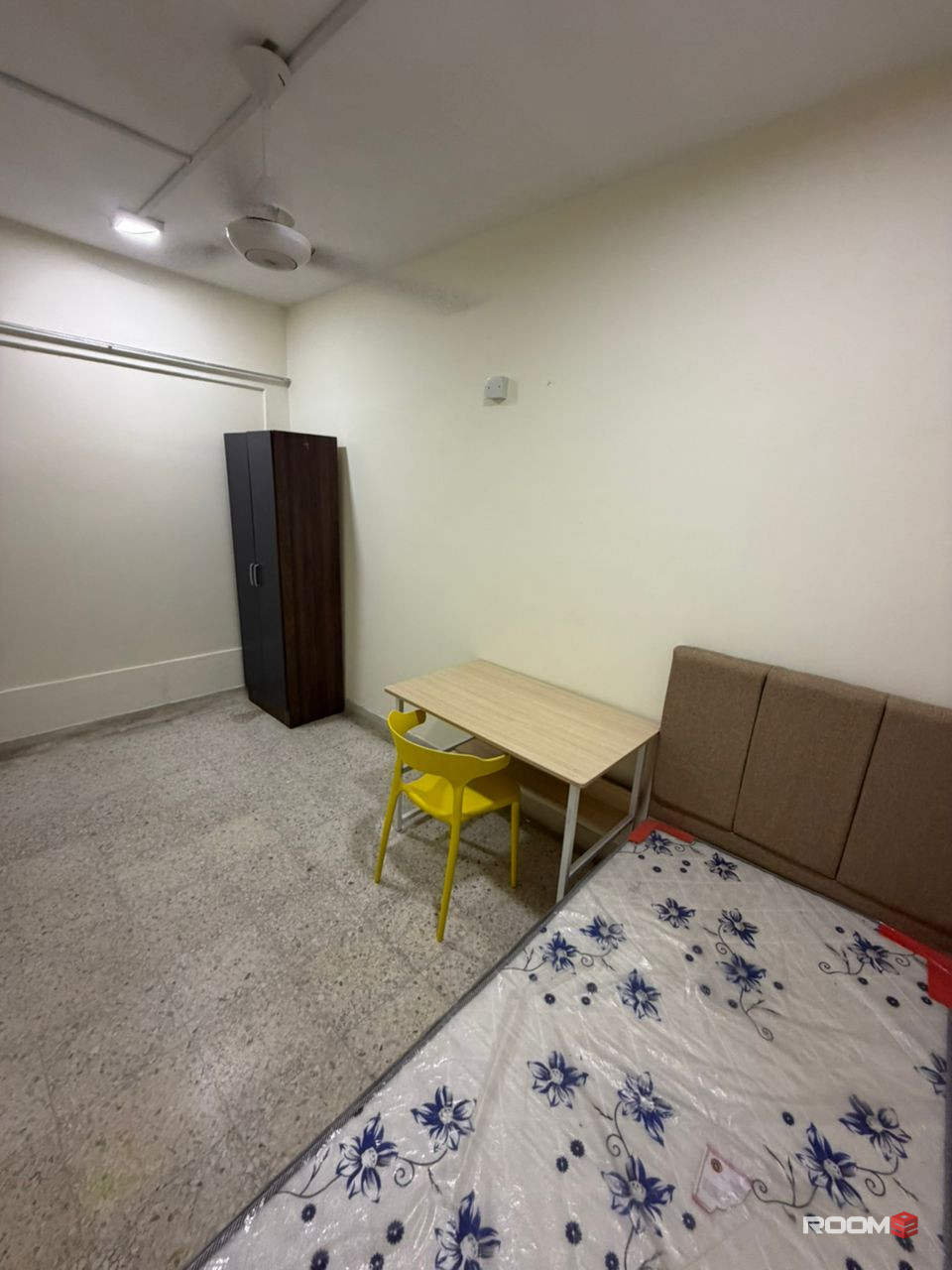 🙋‍♀️FEMALE ONLY🙋‍♀️SS22 DAMANSARA JAYA MIDDLE ROOM FOR RENT🏠NEARBY ATRIA SHOPPING GALLERY🚩