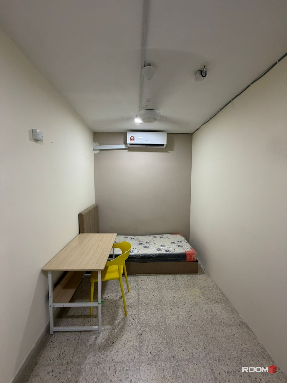 🙋‍♀️FEMALE ONLY🙋‍♀️SS22 DAMANSARA JAYA MIDDLE ROOM FOR RENT🏠NEARBY ATRIA SHOPPING GALLERY🚩