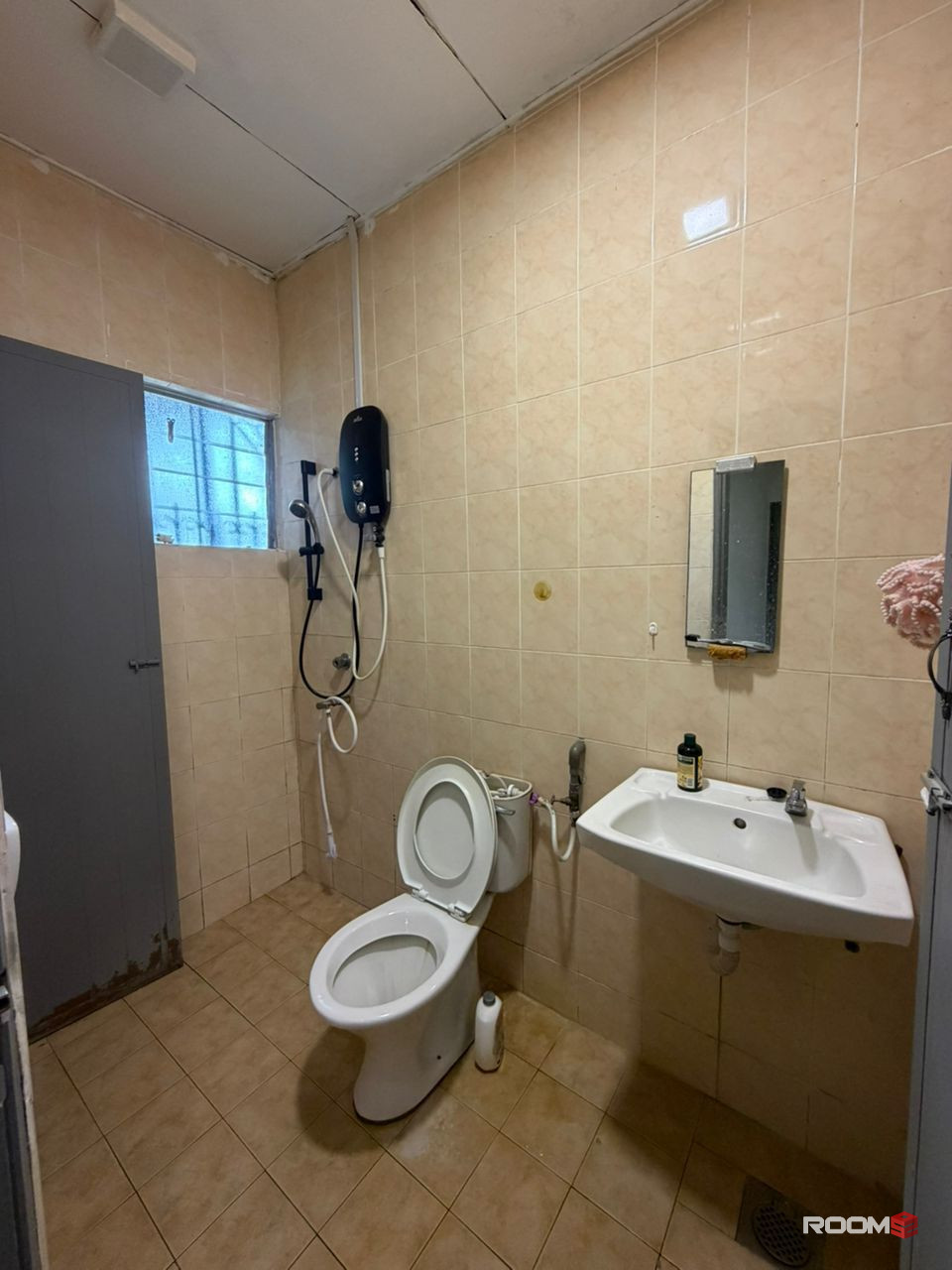 🙋‍♀️FEMALE ONLY🙋‍♀️SS22 DAMANSARA JAYA MIDDLE ROOM FOR RENT🏠NEARBY ATRIA SHOPPING GALLERY🚩