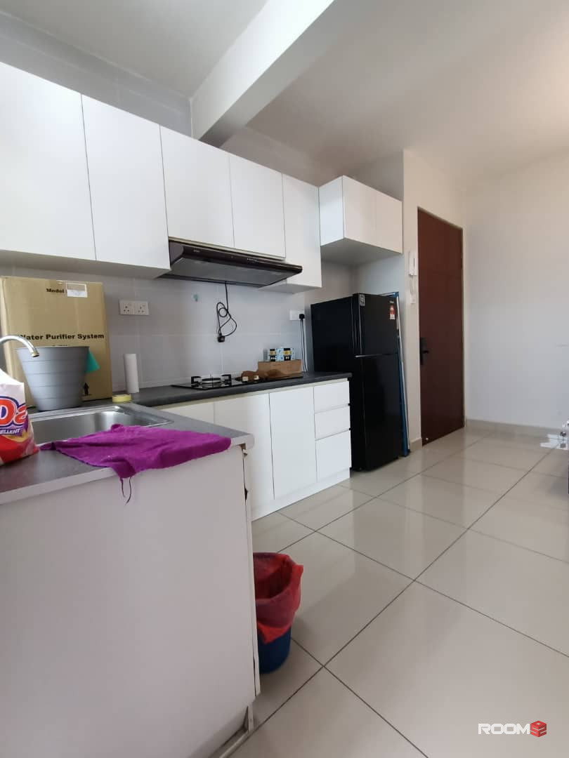 Female room for rent at Larkin Height @ Larkin Idaman