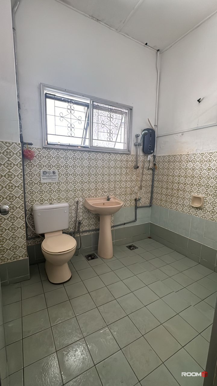 ‼️room for rent at SS24📍Taman Megah, Petaling Jaya. Near Yuk Chai School!