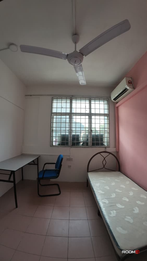 5mins🚶‍♂️IOI Mall Puchong LRT Station🚉Middle Room Rent in Puchong Free Deposit!