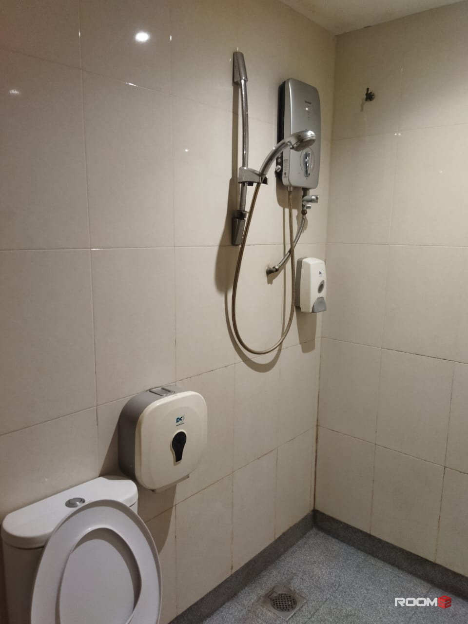 COMFY MIDDLE ROOM🛏️only 🚶‍♂️to Chow Kit MRT Station with Zero Deposit‼️