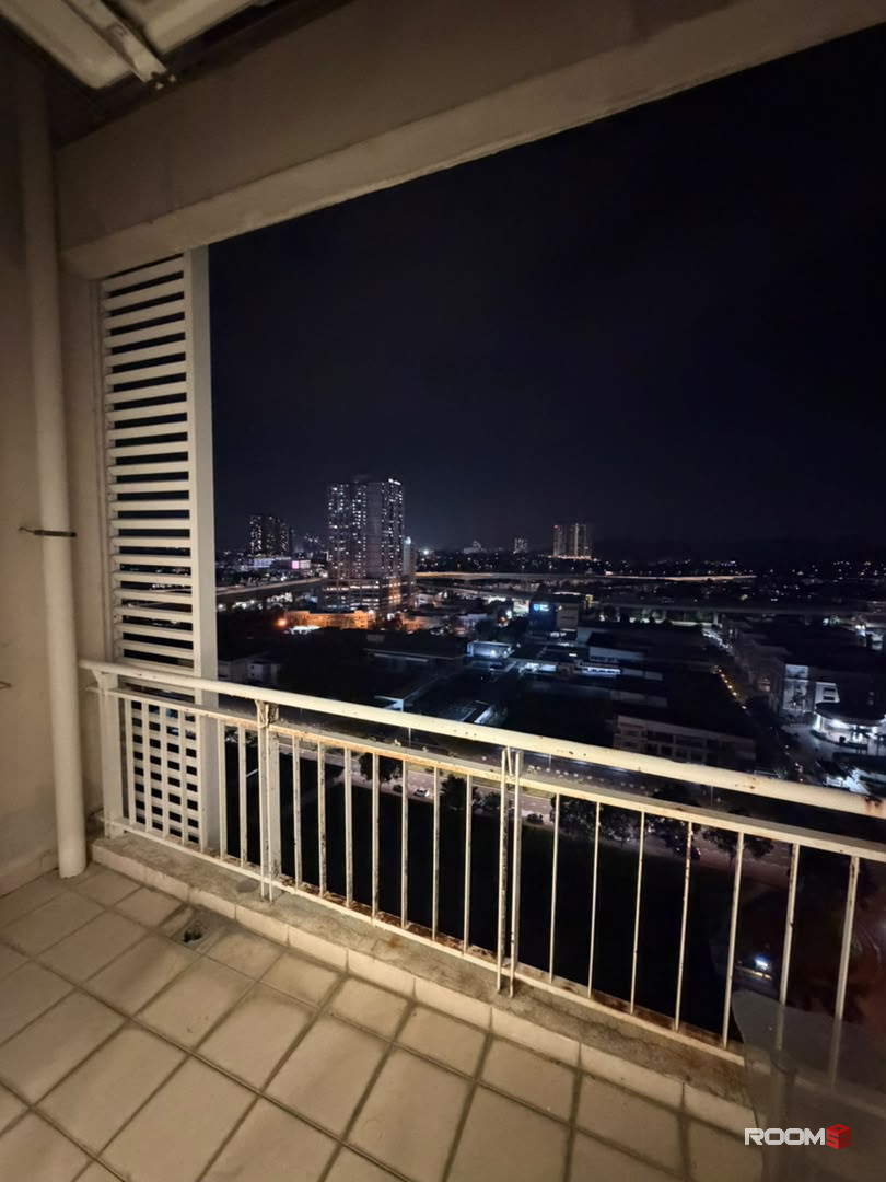 SEGI Uni MRT Kota Damansara 2 mins walk Twin Bedroom Fully Furnish