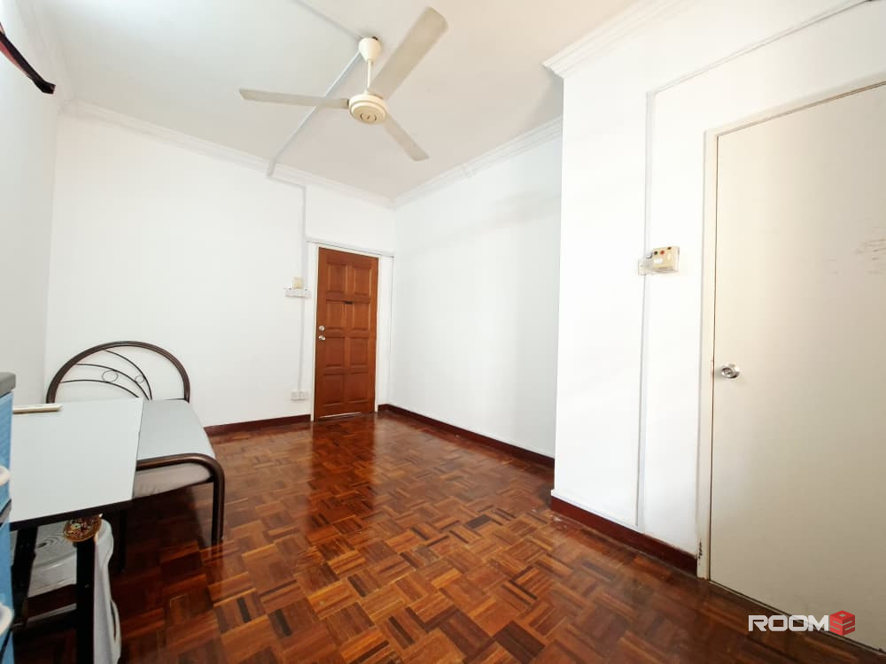 💥 0 Deposit Available 💥 Middle Room with Attached Sharing Bathroom @ BU 10 nearby One Utama, KPMG Tower, First Avenue