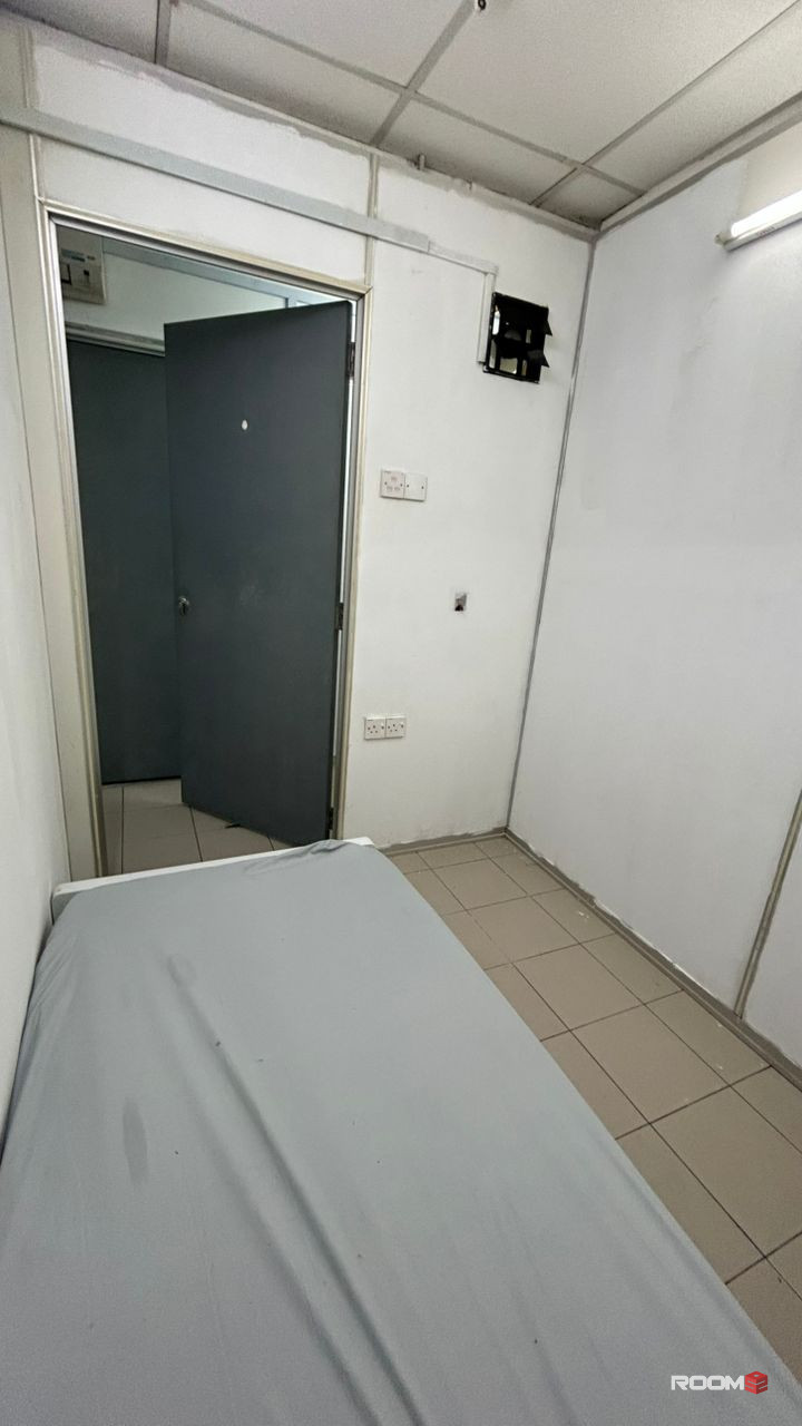 Direct LRT to KL Sentral, KLCC 🚇 Room for Rent @ 5 mins walk to LRT Lembah Subang, Ara Damansara
