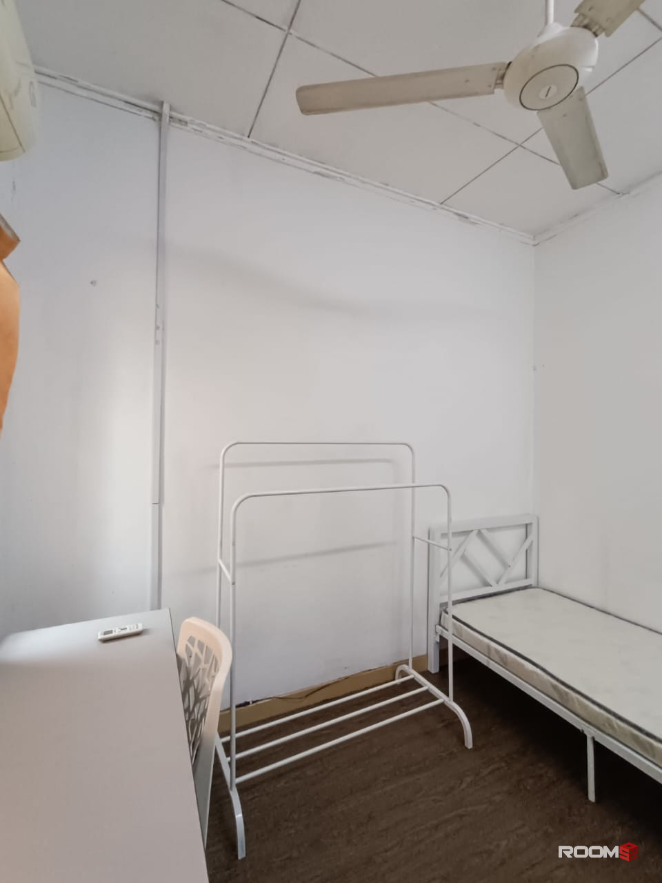 ⭐️ 5 mins to USJ Taipan ⭐️ Middle room with attached sharing bathroom @ USJ 11 Subang nearby Glenmarie, Sunway Pyramid