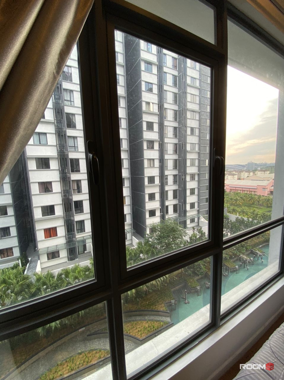 🌟 👩‍🦰Comfy Female Unit Master Bedroom with Free Utilities for rent beside UOW KDU !