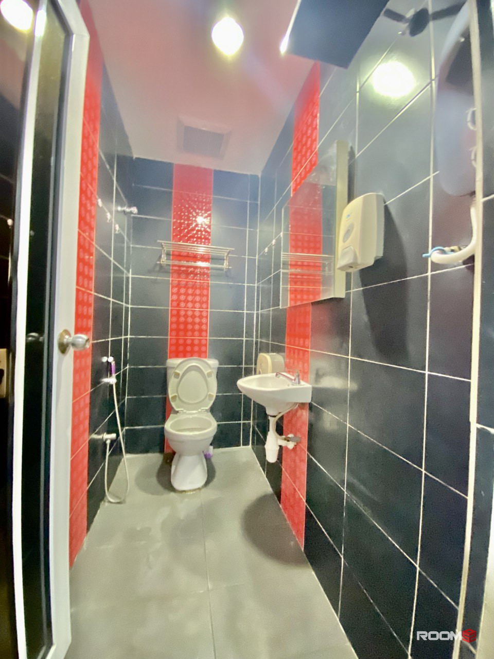 EduHaven 🏡🎓: Rooms for Rent by the University 🏫 near UNITAR International University