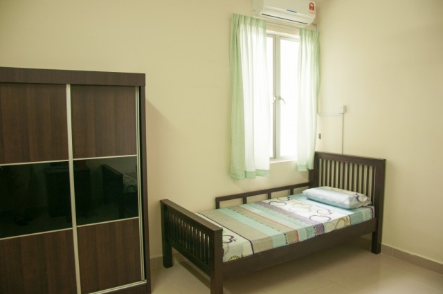 URGENT!!! Room to let USJ Subang Near Summit, Segi College With Wifi