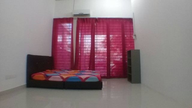 Room for Rent at Kota Kemuning with Unlimited WiFi