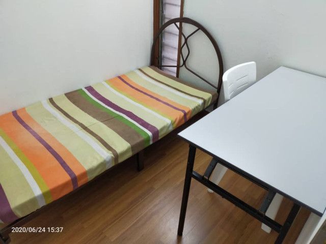 Medium Room to Rent at Jalan Bayan, Bandar Puchong Jaya! Free Weekly Cleaning Services!