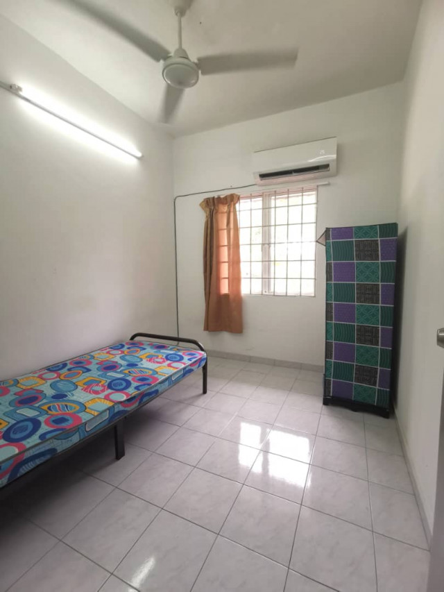 Newly furbished unit in Damansara Jaya!!