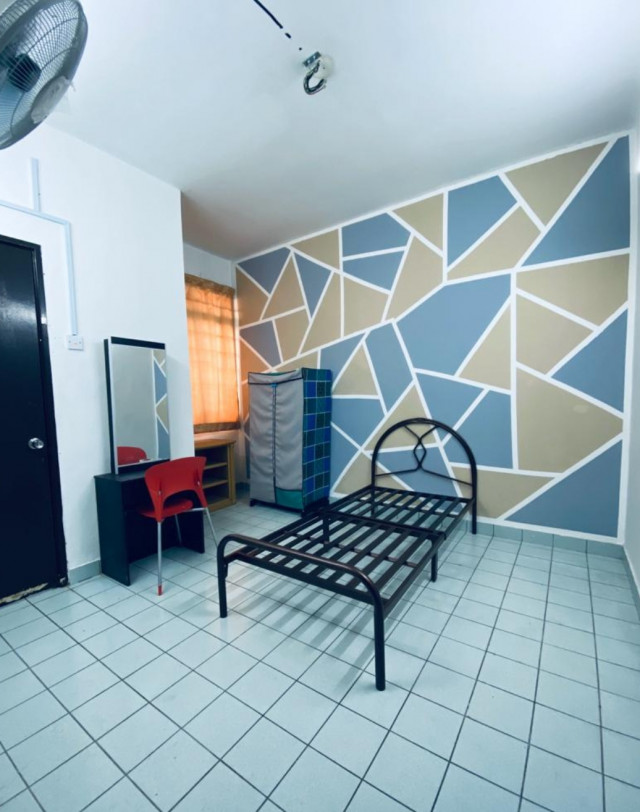 Modern MIDDLE AFFORDABLE Room For Rent