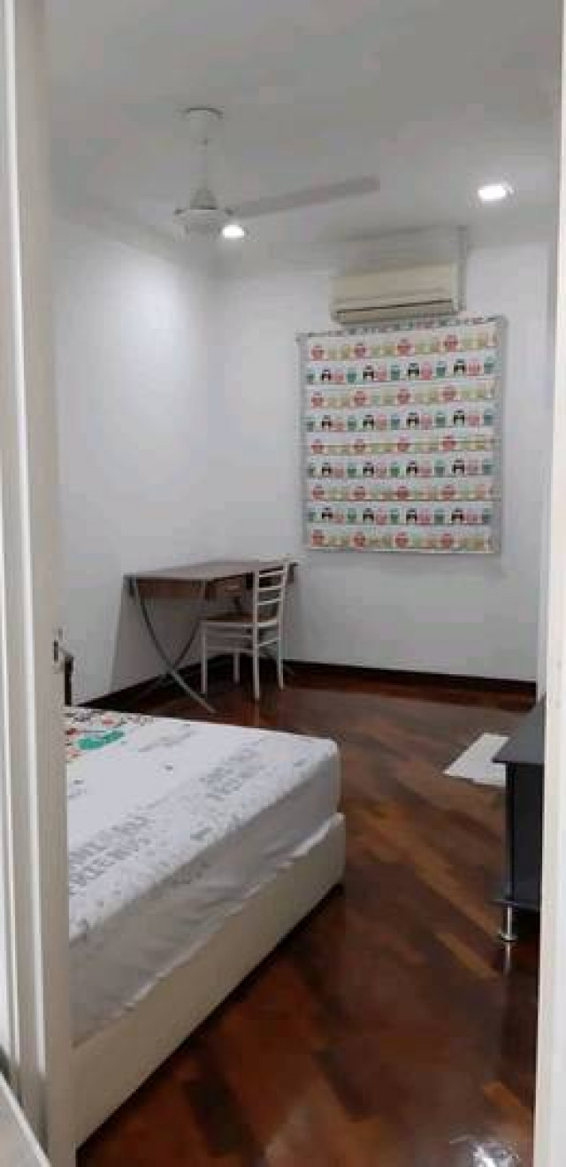 Nice! Limited Medium Room to Rent at Jalan Bayan, Bandar Puchong Jaya! Weekly Cleaning Provided!