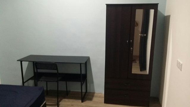 Nice! Available Medium Room to Rent at Jalan Bayan, Bandar Puchong Jaya!