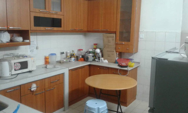 Nice! Available Medium Room to Rent at Jalan Bayan, Bandar Puchong Jaya!