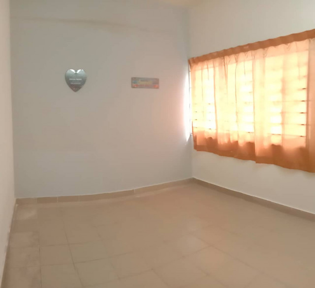 Pj SS25 ROOM FOR RENT!! NEAR LEMBAH SUBANG LRT!