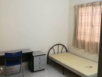Nice! Limited Medium Room to Rent at Jalan Bayan, Bandar Puchong Jaya!