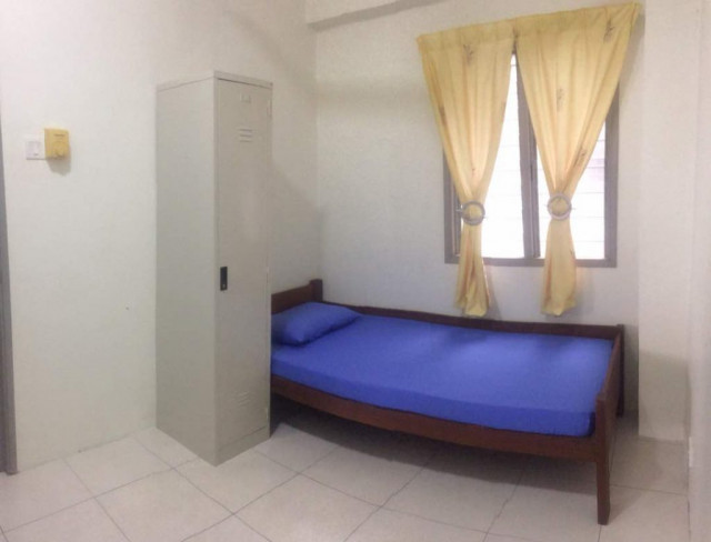 Available Medium Room to Rent at Jalan Bayan, Bandar Puchong Jaya! Free Weekly Cleaning!