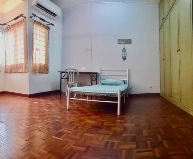 Master Room for Rent in Bdr Utama !