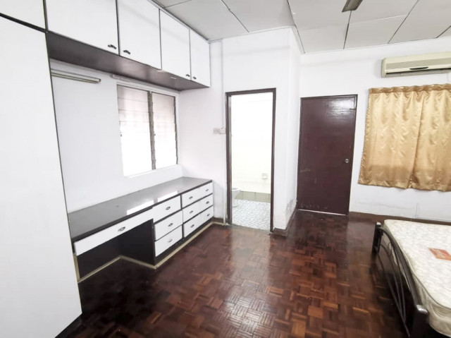 Master Room in Ss21 Damansara Utama !