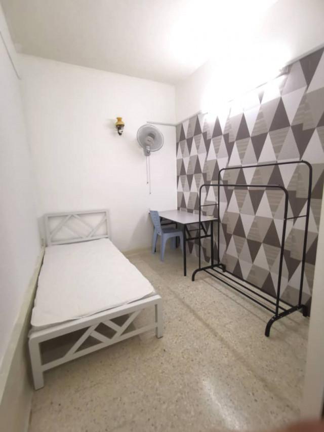 Newly furbished unit in Damansara Jaya!!