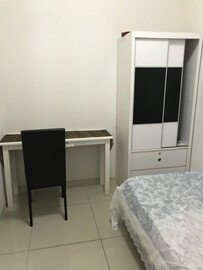 Hot Area! Limited Medium Room to Rent at Jalan Bayan, Bandar Puchong Jaya. Double Storey-House with Free Weekly Cleaning Services and Maintenance Provided!
