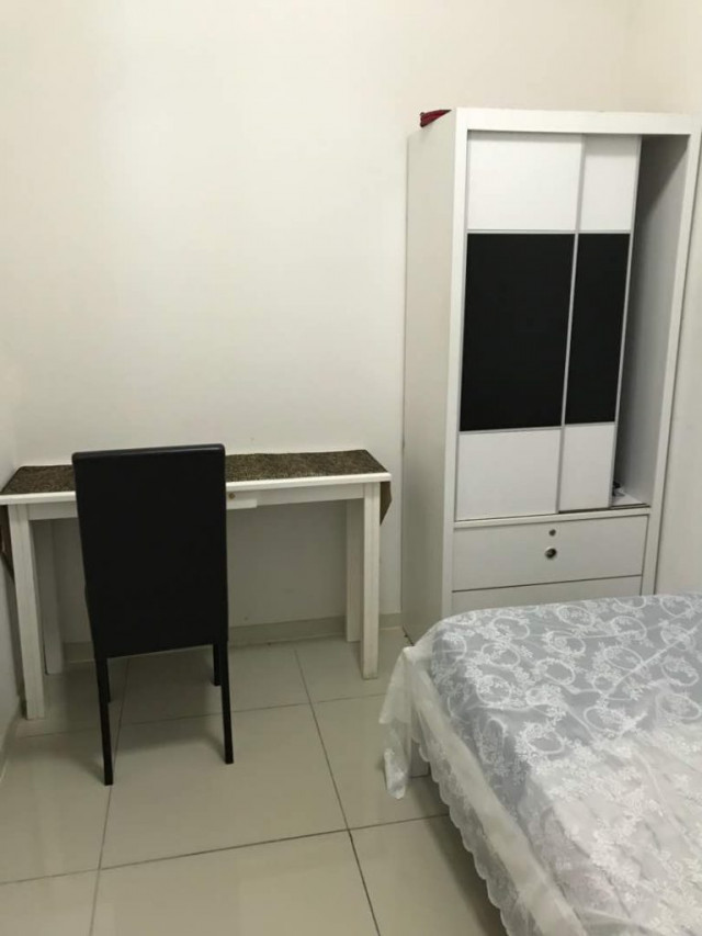 Hot Area! Limited Medium Room to Rent at Jalan Bayan, Bandar Puchong Jaya. Double Storey-House with Free Weekly Cleaning Services and Maintenance Provided!