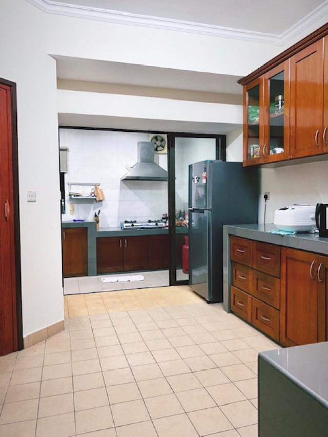 NICE AND COZY MEDIUM ROOM @ BU6 FOR RENT !!!