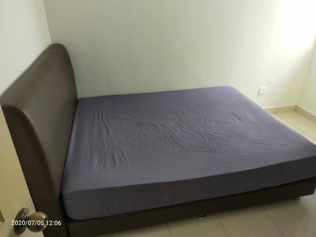 Limited Medium Room to Rent at Jalan Bayan, Bandar Puchong Jaya. Maintenance and WiFi Provided!