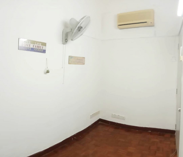 SS2 ROOM AVAILABLE WALKING DISTANCE TO TAMAN BAHAGIA LRT STATION