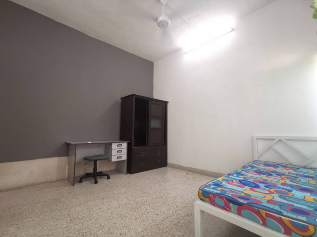 Newly furbished unit in Damansara Jaya!!
