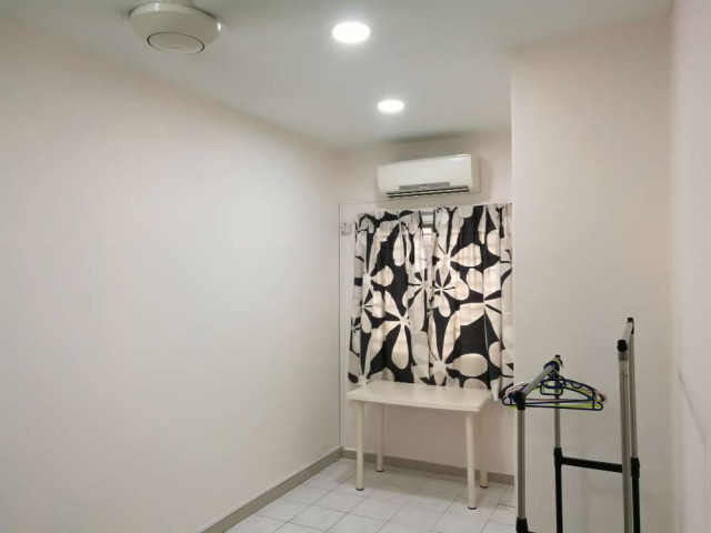 New! Limited Medium Room to Rent at Jalan Bayan, Bandar Puchong Jaya. Free WiFi Provided!
