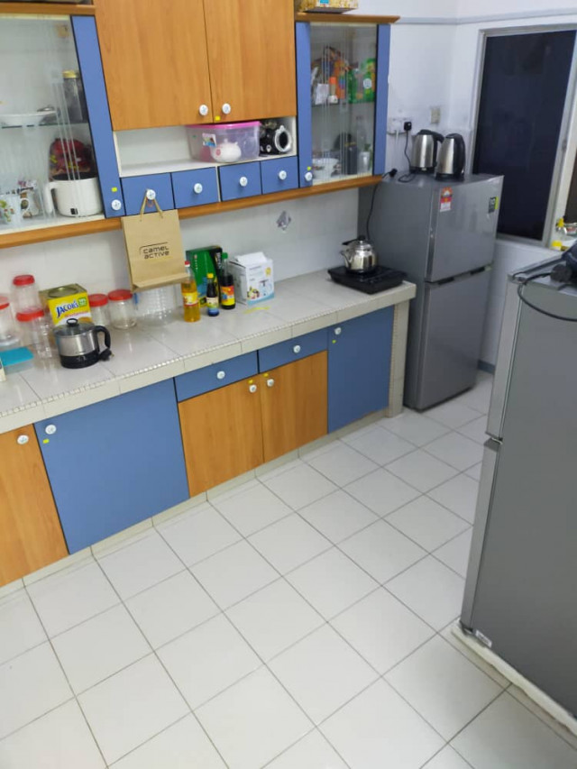 Nice! Limited Medium Room to Rent at Jalan Bayan, Bandar Puchong Jaya. Free WiFi Provided!